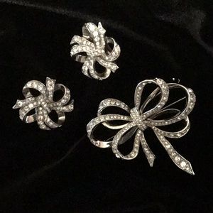 Vintage Bow Brooch and Clip Earrings. K.J.L. For Avon.